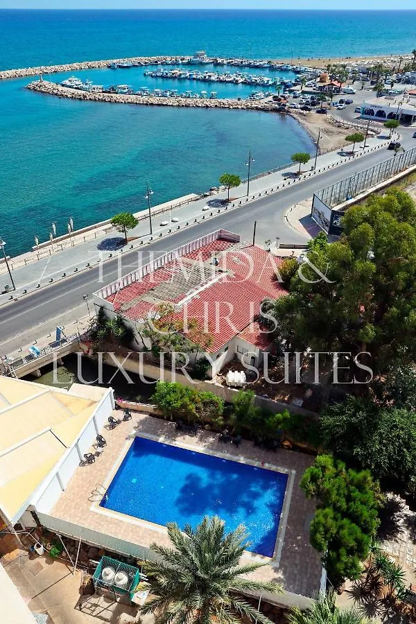 Luxury Penthouse 1Br-Seafront-Seasonal Pool-Central Larnaca Apartment