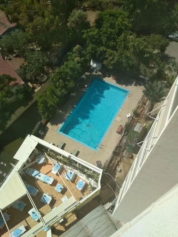 Luxury Penthouse 1Br-Seafront-Seasonal Pool-Central Larnaca