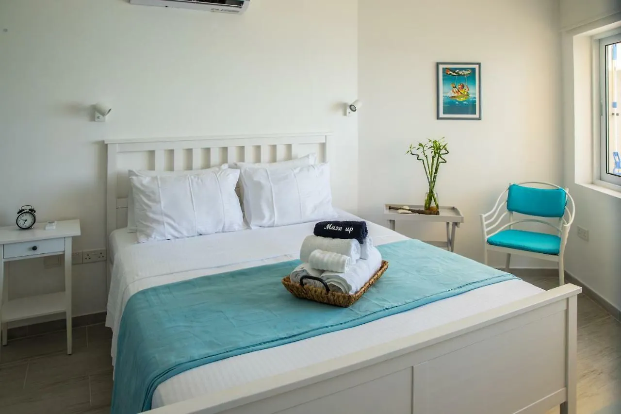Luxury Penthouse 1Br-Seafront-Seasonal Pool-Central Larnaca Cyprus