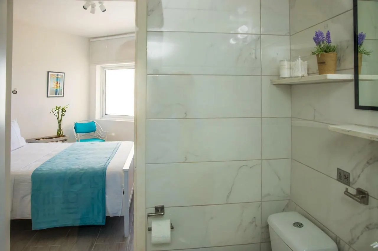 Apartment Luxury Penthouse 1Br-Seafront-Seasonal Pool-Central Larnaca