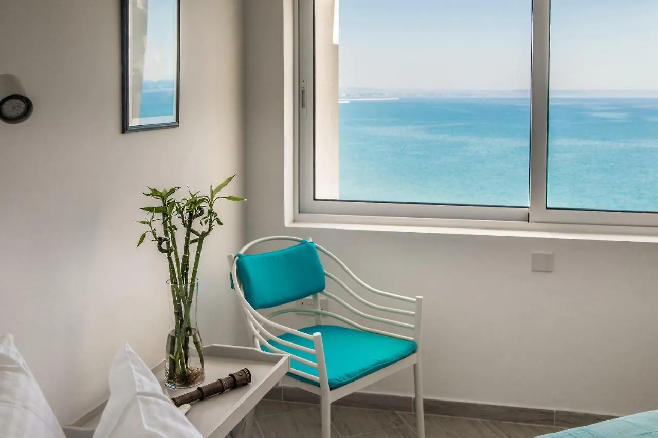 Luxury Penthouse 1Br-Seafront-Seasonal Pool-Central Larnaca Cyprus